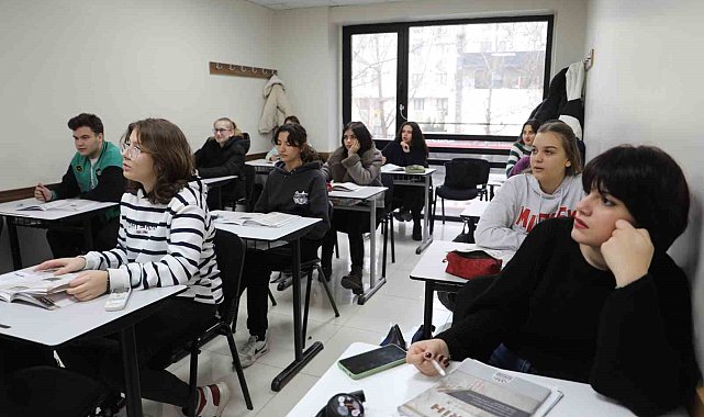 Gençler, Çınar Akademi ile geleceğe hazırlanıyor