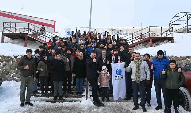 Gençler Erciyes'te doyasıya eğlendi