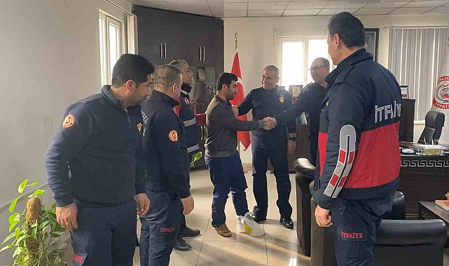 Göçük altında kalan işçi kendisini kurtaran itfaiye erlerini unutmadı