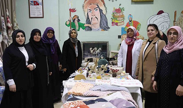 Gönüllü 12 kadın geri dönüşümle dayanışma örneği gösteriyor