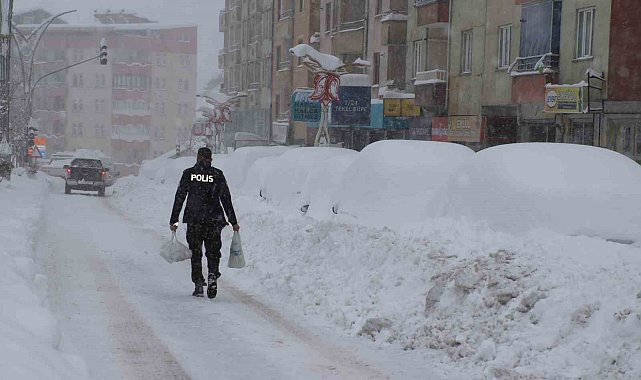 Hakkari'de kartpostallık kar manzaraları görenleri mest etti