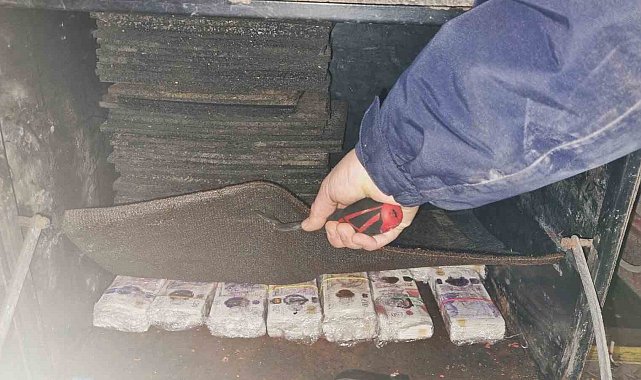 Halat zincirler altına gizlenmiş 392 bin sterlin yakalandı