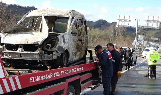 Hastane yolunda dehşeti yaşadılar: Araç 10 dakikada küle döndü
