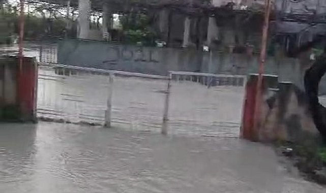 Hatay'da aşırı yağış sele neden oldu