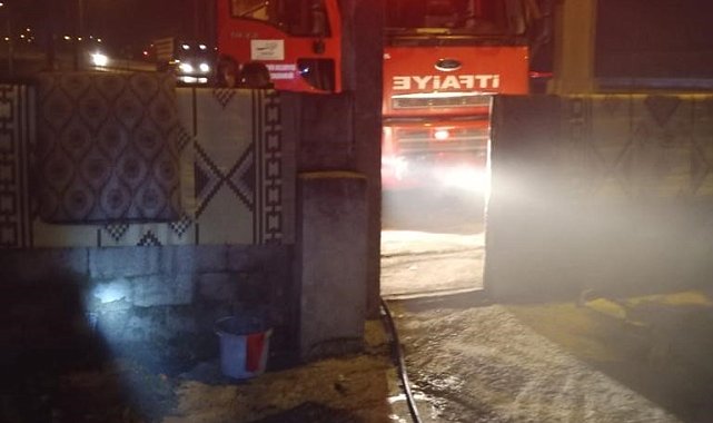 Hatay'da bir evde çıkan yangın itfaiye ekipleri tarafından söndürüldü