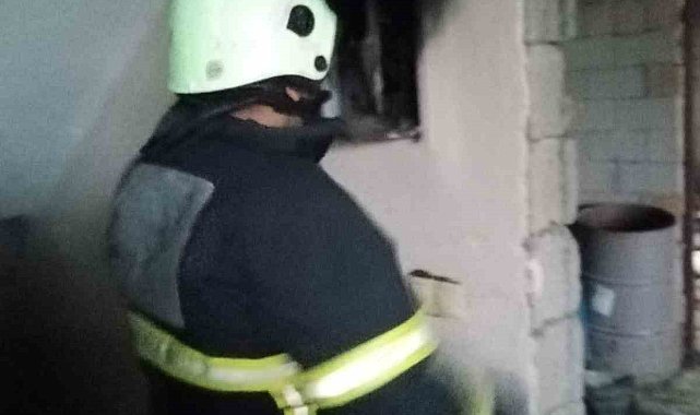 Hatay'da bir evin elektrik panosunda yangın çıktı
