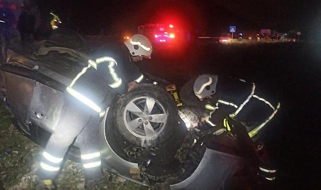 Hatay'da hafif ticari araç ile otomobil çarpıştı: 3 yaralı