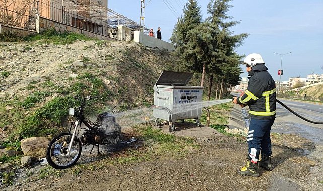 Hatay'da motosiklet yandı
