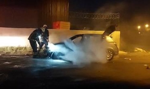 Hatay'da yanan otomobilde maddi hasar oluştu