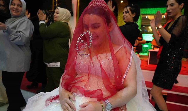 Hayali gerçek oldu: Beyaz gelinlik içinde mutlu bir gece yaşadı