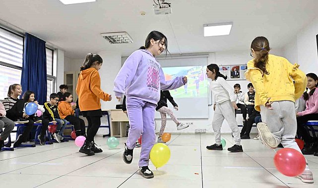 Hem eğlenip hem öğreniyorlar
