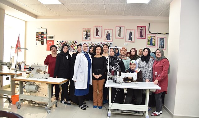 Hem meslek öğreniyor, hem de ev ekonomisine destek sağlıyorlar