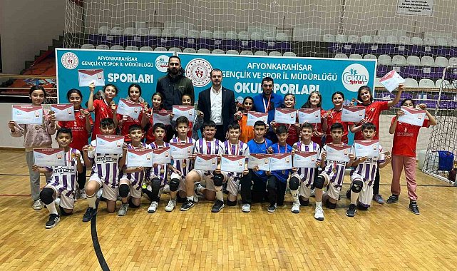 Hentbol Küçükler Grup Müsabakalarında birinci oldular