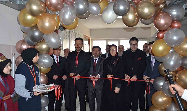 Hilaliye Kız Anadolu İmam Hatip Lisesine sinema atölyesi açıldı
