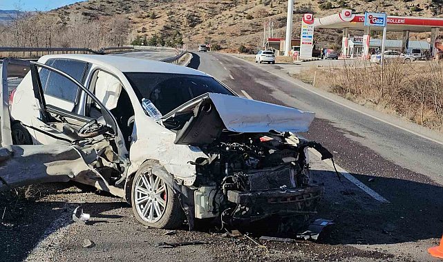 Hurdaya dönen otomobilde burnu bile kanamadan çıktı