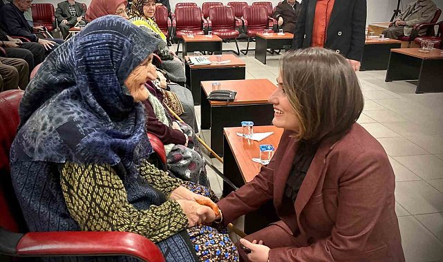Huzurevindeki büyükleri yalnız bırakmadılar