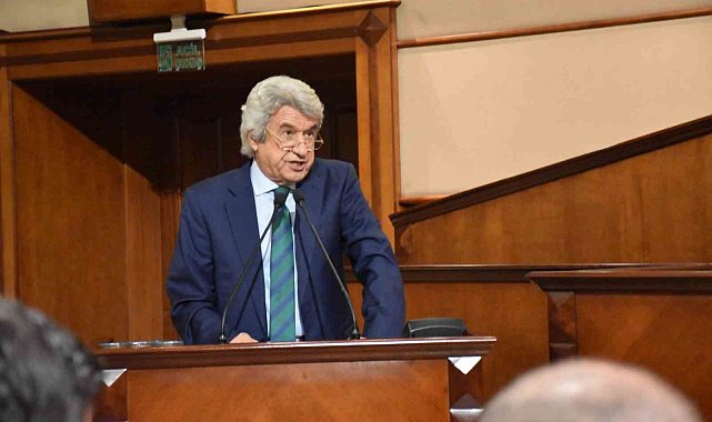 İBB Meclisi'nde CHP'li Meclis üyesinin AK Partili belediye başkanlarına yaptığı övgüye CHP sıralarından tepki