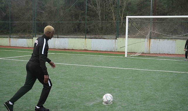 İbrahim Yattara, İstanbul'da Amatör Lig'de oynuyor