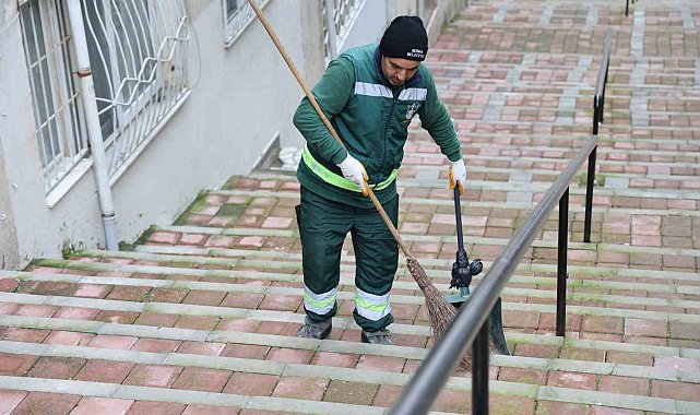 İçi para dolu cüzdan buldu, tereddüt etmeden sahibe ulaştırdı