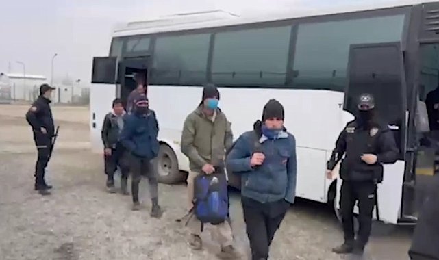 Iğdır'da 24 düzensiz göçmen yakalandı, 2 zanlı tutuklandı