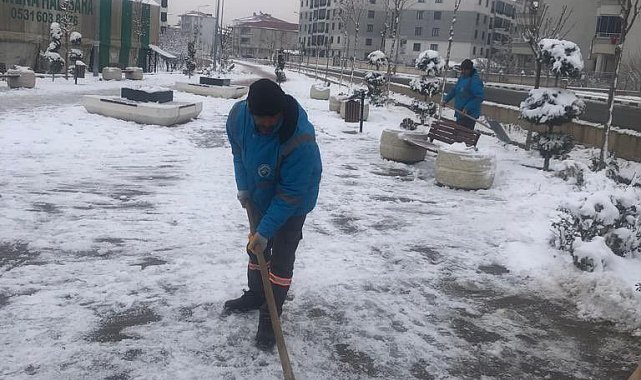 Iğdır&#039;da kar temizliği çalışmaları sürüyor