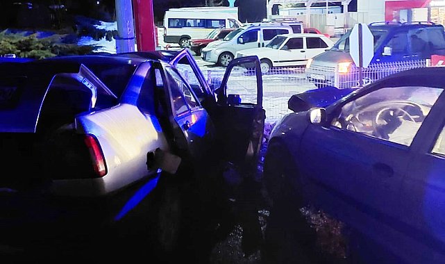 İki otomobil çarpıştı, 7 yaralı