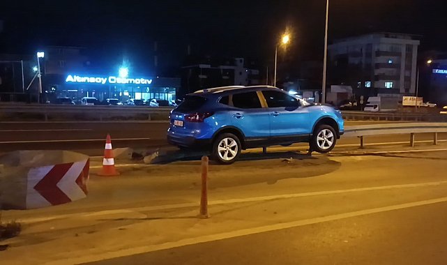 İlginç kaza: Araç bariyerde askıda kaldı, sürücü olay yerinden gitti
