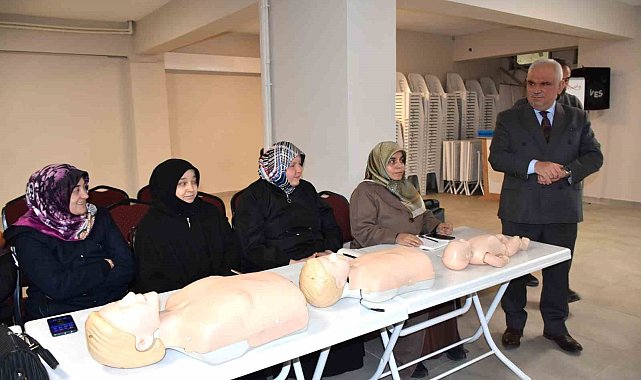 İlk yardımın önemine değinerek seminere katıldı