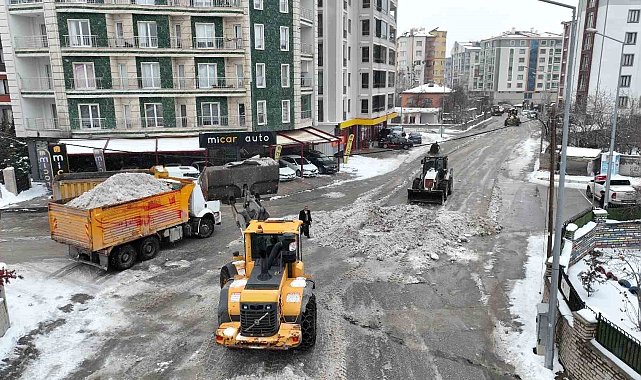 İpekyolu'nda karla mücadele devam ediyor