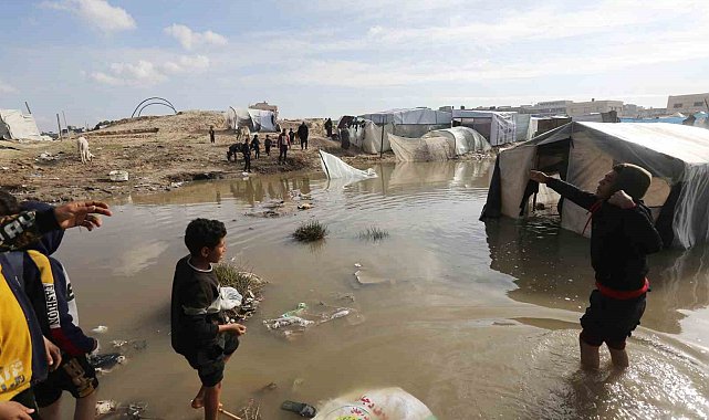 İsrail'den Han Yunus'taki mahallelere saldırı