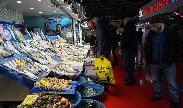 İstanbul'da beklenen kar yağışıyla birlikte balık fiyatlarının düşmesi bekleniyor