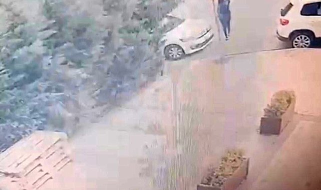 İstanbul'da eczaneden güneş kremi hırsızlığı kamerada: Dolmuşa binerek uzaklaştı