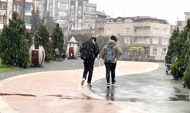 İstanbul'da kar yağışı etkili olmaya devam ediyor