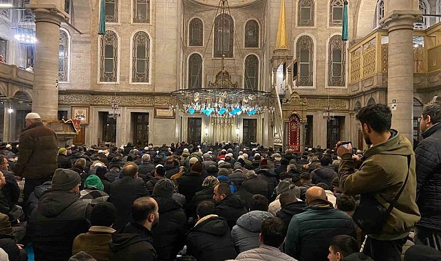 İstanbul'da şehitler için camilerde dua edildi