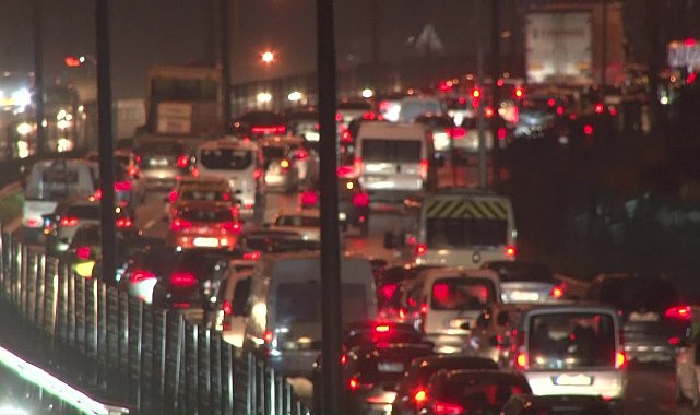 İstanbul'da trafik yoğunluğu yüzde 80'e ulaştı