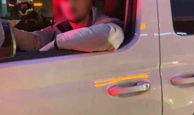 İstanbul'da trafikte iki sürücünün "erkek misin?" kavgası kamerada