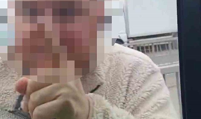 İstanbul'da trafikte öfkeli maganda dehşeti kamerada: Tek yumrukla aynayı kırdı