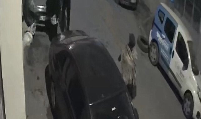 İstanbul'da yanlış adam dayağı kamerada: Tek kafayla yere serildi