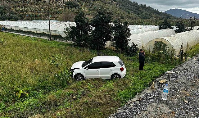İstinat duvarını aşıp tarlaya uçtu