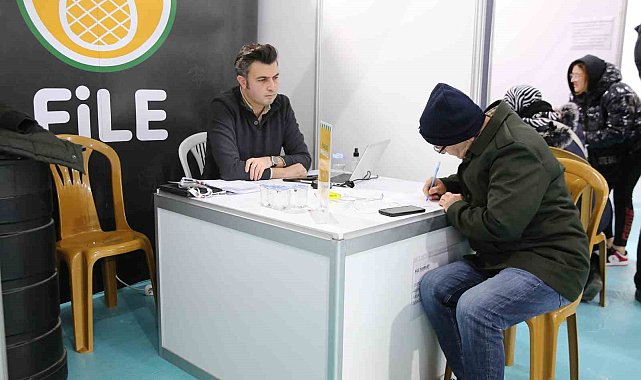 İşveren ve iş arayanları buluşturan Çekmeköy İstihdam Fuarı kapılarını açtı