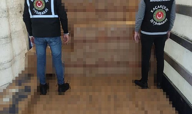 İtalya'dan Çeşme'ye getirilen tırda 1 milyon paket kaçak sigara ele geçirildi