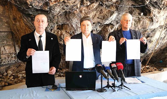 İYİ Parti Antalya'nın yönetim kurulunda 6 istifa