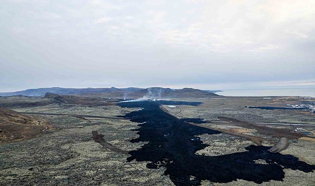 İzlanda&#039;da kasabaya ulaşan lavlar havadan görüntülendi