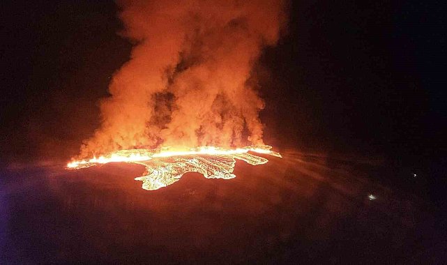 İzlanda'da lavlar kasabaya ulaştı, bir ev alev aldı