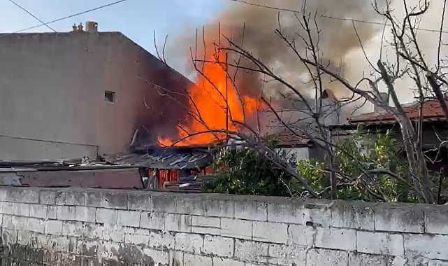 İzmir'de müstakil ev yangını