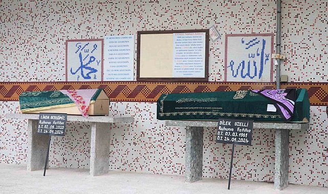 İzmir'deki doçent vahşetinde anneanne ve torunu son yolcuklarını uğurlandı