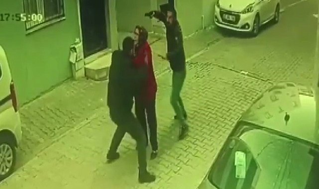 İzmir'deki düelloda tabancayla yaralama anı kamerada