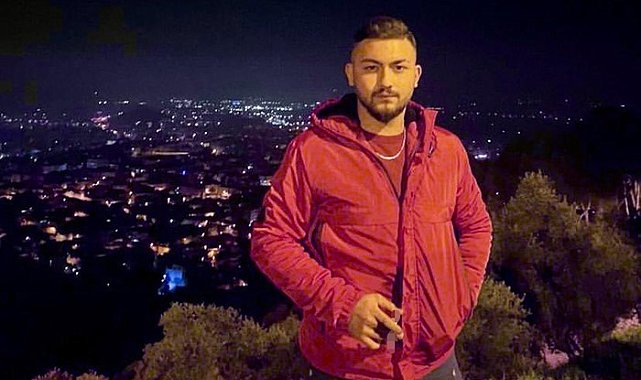 İzmir'deki kazada Tofaş marka otomobil ikiye bölündü: 2 ölü, 3 ağır yaralı
