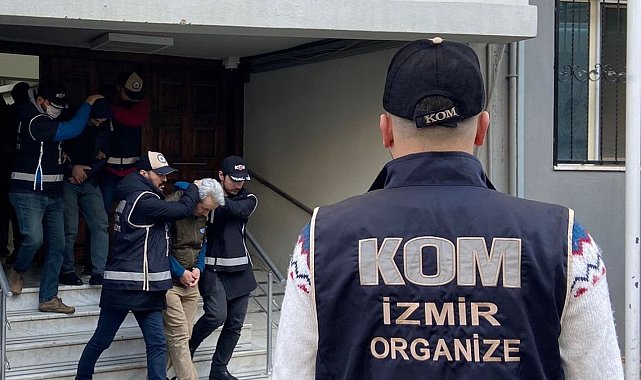 İzmir'deki operasyonda gözaltına alınan 4 FETÖ şüphelisi tutuklandı