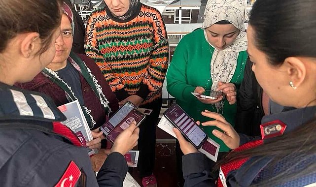 Jandarma ekipleri KADES uygulamasını tanıtmaya devam ediyor